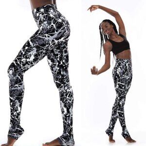 K-DEER | Mood Paint Splatter Capri Leggings Black White